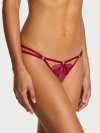 Кружевные стринги (Thong) со стрепами (Strappy), металлическим декором (Hardware) и откровенным дизайном (Peekaboo)