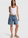 Джинсовая ткань (denim) от PINK, джинсовые шорты (jorts) свободного кроя со средней посадкой
