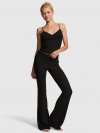 Комплект из топа (Cami) и расклешенных брюк с подгибкой, вафельной вязки