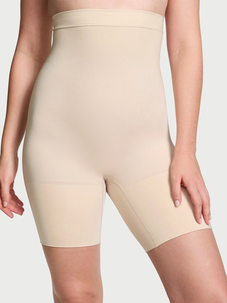 Корректирующее белье от Victoria SeamlessShaping™ шорты до середины бедра