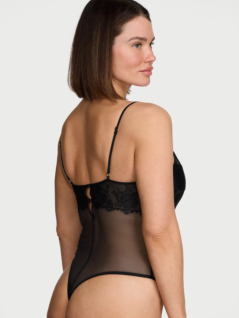 Боди (bodysuit) с розовым кружевом и сеткой, с прямым вырезом