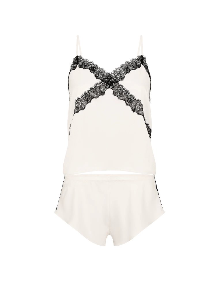 Атласный (Satin) комплект из камизола (Cami) с кружевом в форме розы (Rose Lace-Trim) и шортов с воланами (Flutter Short)