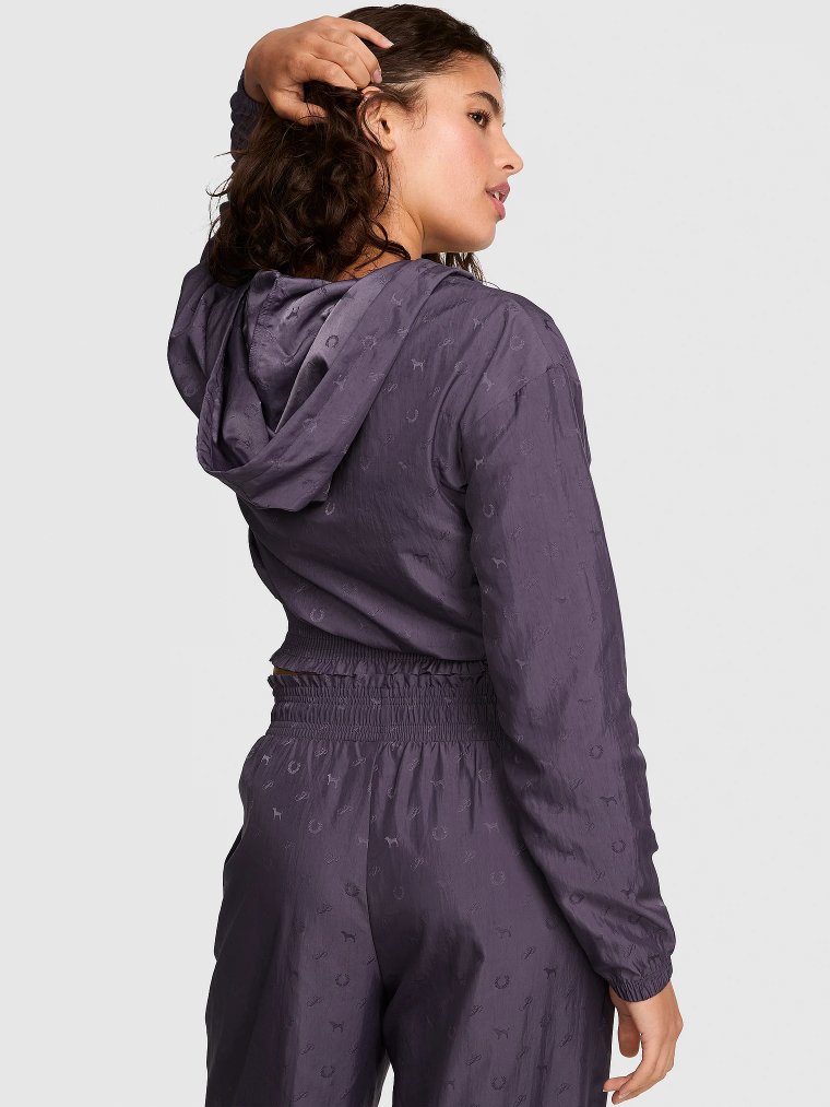 Жаккардовая куртка с капюшоном и соборкой (Logo Jacquard Smocked Hooded Jacket)