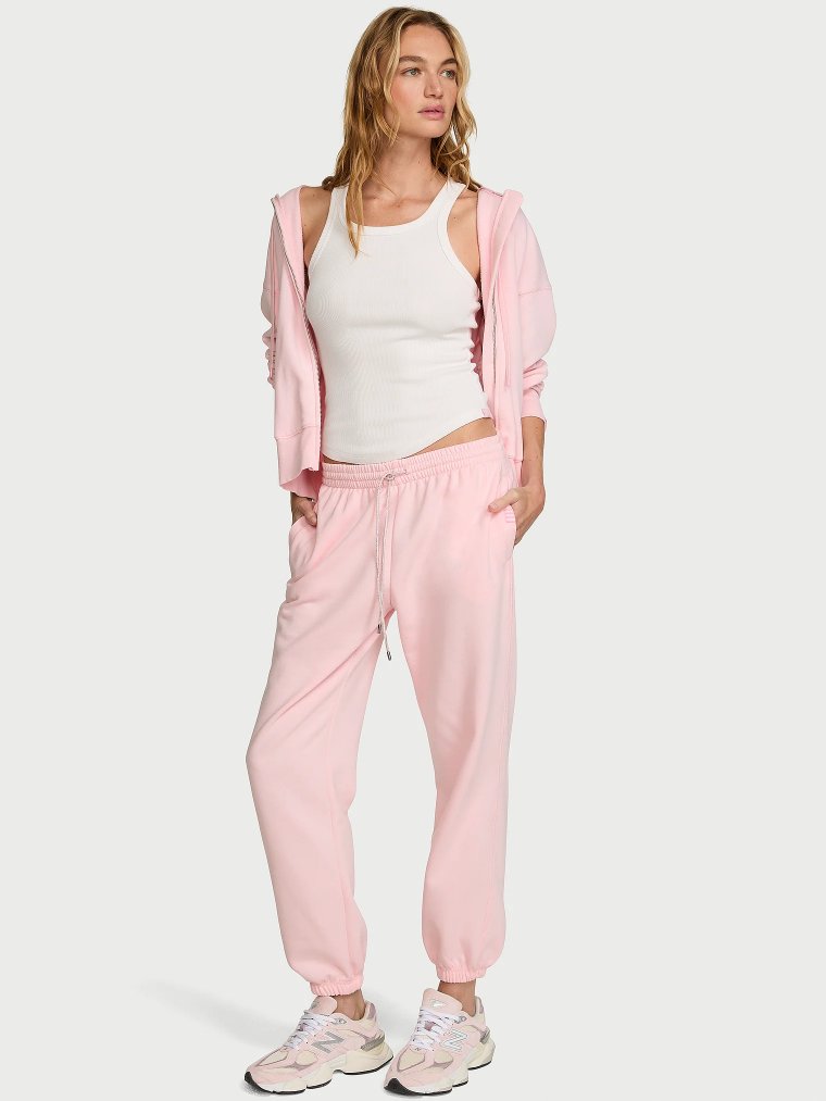 Культовые флисовые спортивные штаны (Sweatpant) с блёстками и шнурком, покрой джоггеров (Jogger)