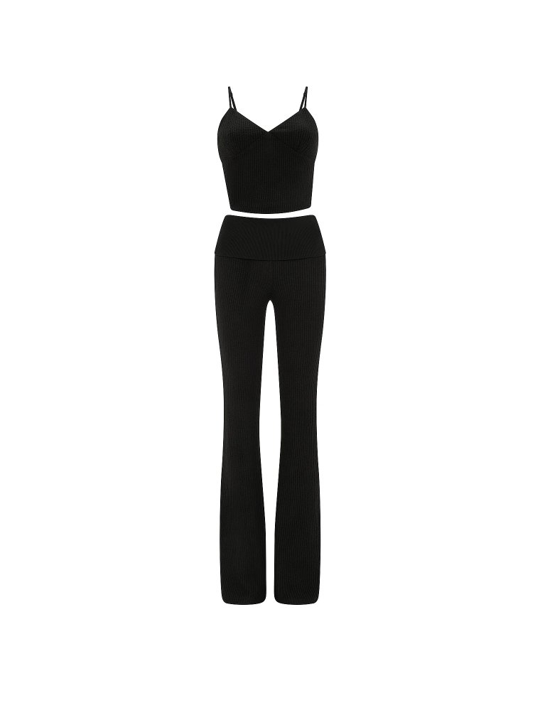 Комплект из топа (Cami) и расклешенных брюк с подгибкой, вафельной вязки