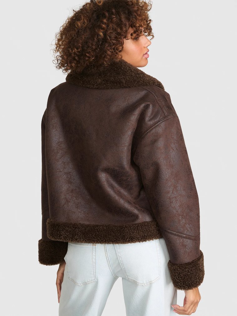 Сверхсвободная (Oversized) укороченная мото-куртка с искусственной овчиной (Shearling)